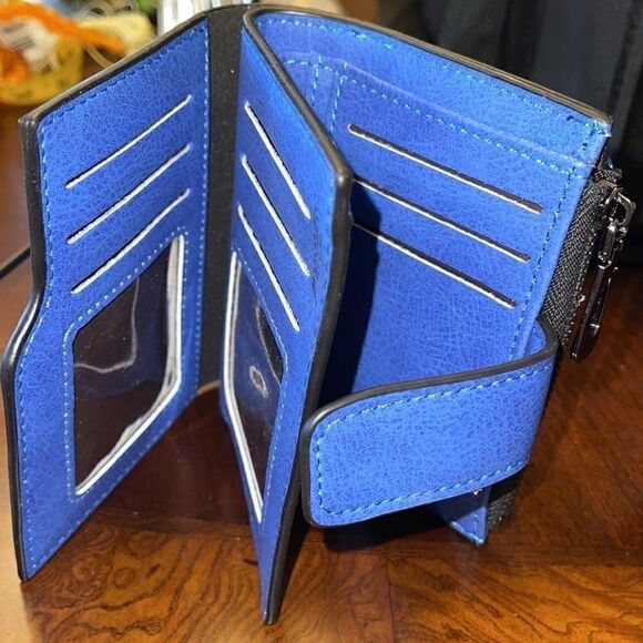 NWOT Multi compartment cobalt blue vegan wallet - Picture 4 of 11